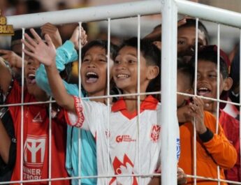 Wujudkan Filosofi, Malut United Berbagi Kebahagiaan dengan 4.000 Anak Maluku Utara Wujudkan Filosofi, Malut United Berbagi Kebahagiaan dengan 4.000 Anak Maluku Utara