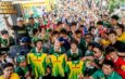 2 Pemain Asing Persebaya Turun ke Kampung, Warga Tumpah Ruah Ikut Senam Massal 2 Pemain Asing Persebaya Turun ke Kampung, Warga Tumpah Ruah Ikut Senam Massal