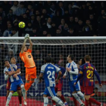 Joan Garcia Jadi Sasaran Amarah Fans Espanyol dalam Derby Barcelona